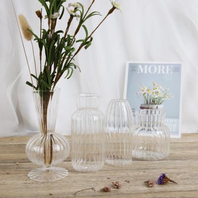 China Modern New Product Fashionable New Long Glass Flower Vase Durable Glass Vases In Bulk for sale