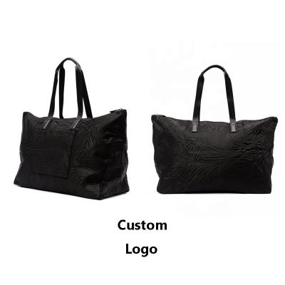 China Vintage Mazinbody Unisex Traveling Handbags With Logo Custom Designer Luggage And Travel Jaqaurd Duffle Bag Bags for sale