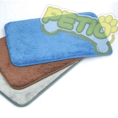 China Waterproof 2021 New Product Antimicrobial Machine Washable Indoor Pet Forming Mat Dog Urine Absorbing Mat Puppy Pads for sale