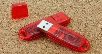 China Farbenreiche Druckkappe Plastik-USB-Blitz-Antrieb mit 128MB - 64GB zu verkaufen