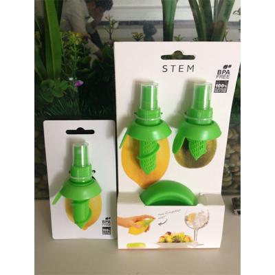 China Wholesale Promotion 2pc Sustainable Kitchen Tools Manual Citrus Juicer Orange Fruit Spray Lemon Juicer for sale