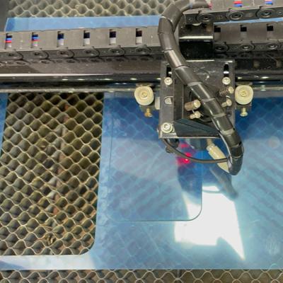 China Custom Print Screen Protector Laser-Schneidemaschine für Aufkleber zu verkaufen