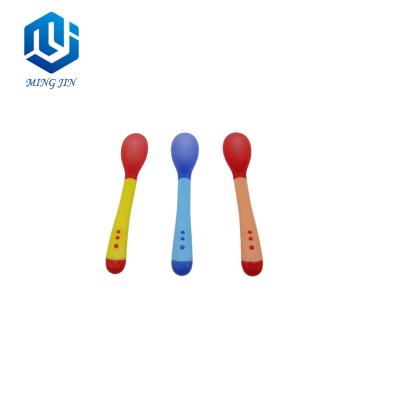 China BPA Free Soft Touch Temperature Changing Heat Sensitive Plastic Baby Pre Training Spoon for sale