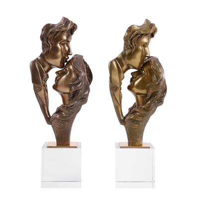 China Europe Copper Sheathing Resin Couple Figure Statue Small Size Sculpture For Home Decor for sale