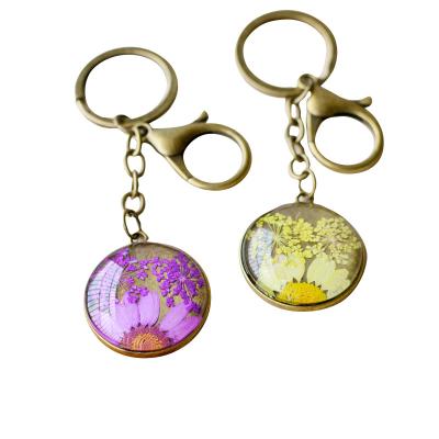 China Art Glass Clasp Woman Insert Glass Handmade Key Ring Keyring Purple Flower Key Chain with Flowers for sale