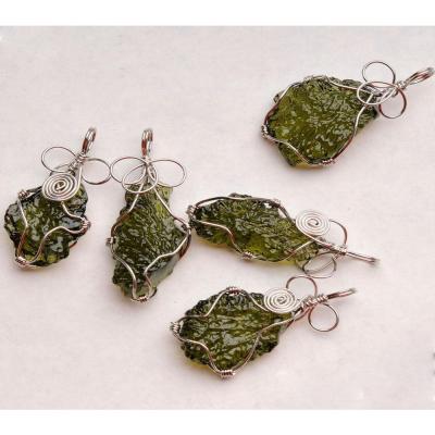 China Genuine FASHIONABLE Natural Green Peridot Pendant Moldavite Crystal Pendant Necklace Healing Gems Crystal Fashion Jewelry Natural Stone for sale