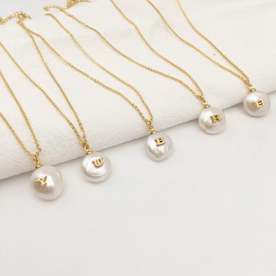 China 14k Gold 26 Romantic Alphabet Letter Round Baroque Lady Chain Dangle Natural Freshwater Charm Name Necklace Pearl Choker Necklace for sale