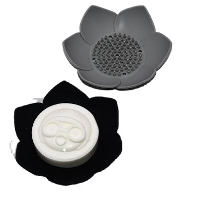 China Naturally Eco-friendly Flexible Silicone Bathroom Shower Soap Box Dish Storage Tray Drain Holder Flower Soap Box for sale