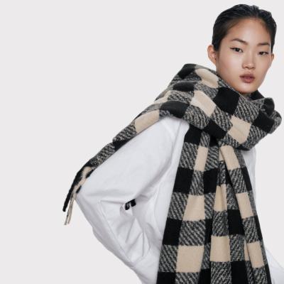 China Fashion Wear Big Plaid Winter Warm Oversized Scarf Cape Oblong Chunky Fluffy Scarf With Tassel for sale