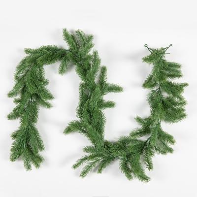 China Events Decoration Hot selling Christmas Garland Green Artificial Garland Wreath Artificial Plants Christmas Decor Door Decor Wall Decor for sale