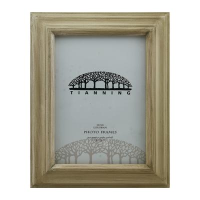 China Latest New Arrival Design Photo Frame Wooden Grades Luxury Photo Frame Material for sale