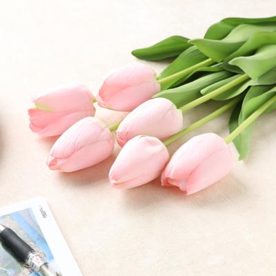 China Simple Natural Touch Hand Moisturizing Tulip Flower Arrangement Material Living Room Table Decoration Artificial Flowers for sale