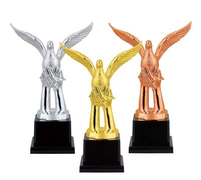 China Wholesale Sublimation Latest Europe Manufacturer Custom Pigeon Eagle Trophy Metal One Way Award Trophy for sale