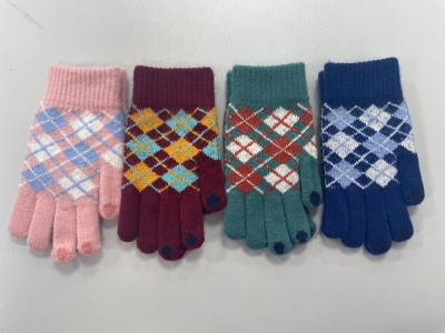 Cina Customized Winter Acrylic Wool Knit Gloves with Logo Warm and Stylish Checkered Pattern in vendita