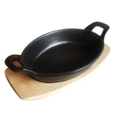 China Durable Cast Iron Steak Non-Stick Sizzling Dishes Frying Pan Oval Shape With Wooden Tray for sale