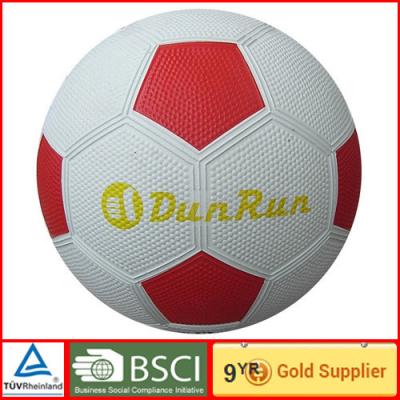 Chine Ballon de football en caoutchouc extérieur écologique/ballons de football rouges et blancs 5# à vendre