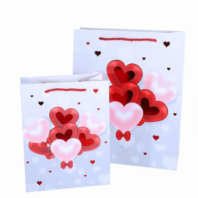 China New Style Stamp Heart Bags Recyclable 2022 Valentines Day Gift Bags Luxury Red Hot Red Theme Paper Bags for sale