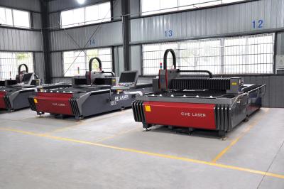 Chine Découpeuse en laiton de laser de fibre de garantie avec la source de laser 500W/700W/1000W à vendre