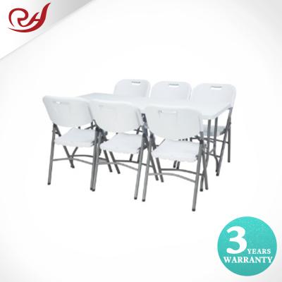 Cina Cheap Outdoor Table 6ft White Plastic Lightweight Portable Round Folding Table With Folding Chairs in vendita