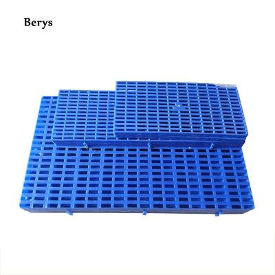 China 100*60cm Clear Rust Subplate Grid Plastic Moisture Proof Board For Warehouse 0.2-1.5CBM for sale