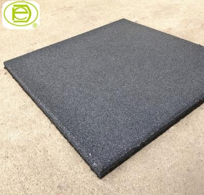 China Recycled Rubber Granules 25mm Rubber Flooring Tiles Gray Rubber Mat Made In China for sale