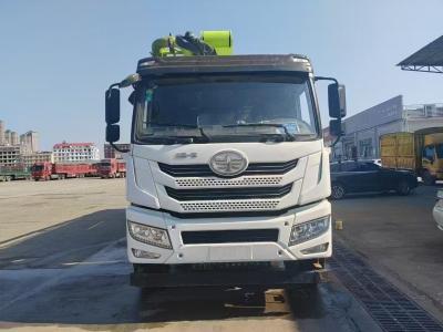 China 125m3/h Maximale theoretische uitstoot en 12940ml verplaatsing Betonpomptruck voor nauwkeurige betonnen plaatsing Te koop