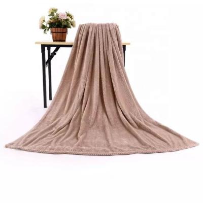 China Factory sale polyester anti-pilling single color flannel knitted fleece throw blankets for home decor for sale