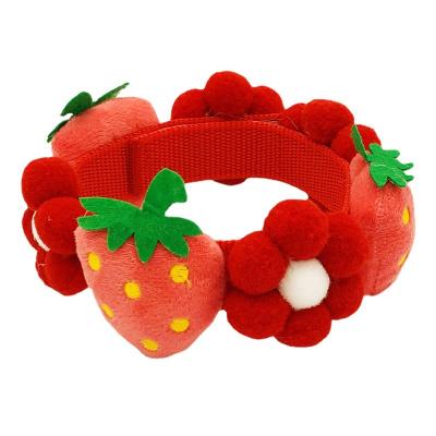 China Viable Flower Necklace Strawberry Fruit Dog Modern Design Low Price Modern Design Macrame Pet Led Necklace for sale