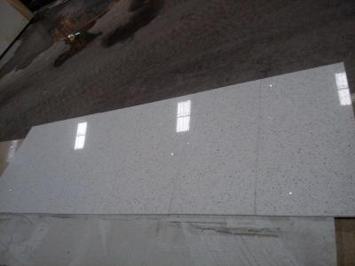 China Manmade Quartz Stone Floor And Wall Tiles Speckle White Grossy Surface for sale