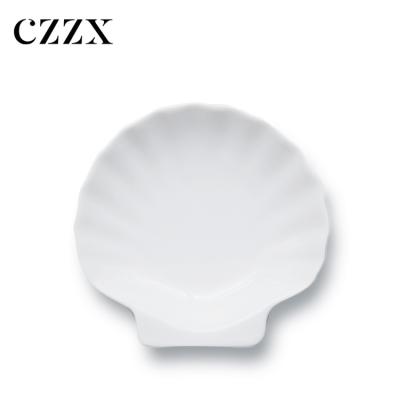 China China Sustainable Factory Design Porcelain Royal Nice Scallop Shell Shaped Snack Dish Plate With Good Quality for sale