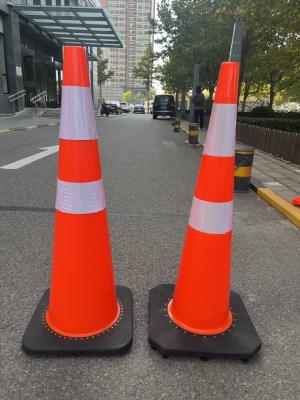 Chine sécurité routière pvc réfléchissant orange flexibles cônes de circulation de 36 pouces pour la construction de routes à vendre