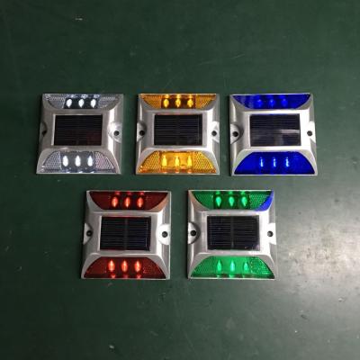 China Solar Panel Aluminium Road Stud Light Cat Eye Reflective Road Pavement 103MM for sale