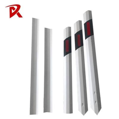 China 1100 X 100 X 3.5mm Traffic Delineator Posts Safety Delineators PVC for sale