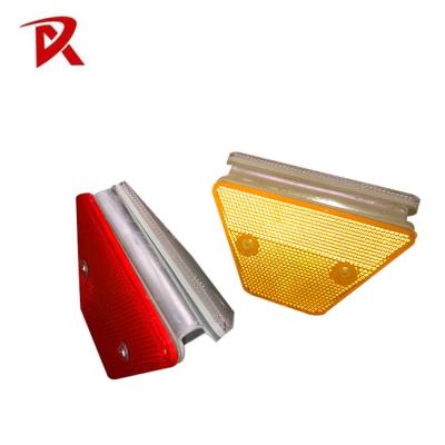 Chine Double Side Reflective Road Stud For Motorway Reflective Guardrail Delineator Highway Guardrail Reflector à vendre