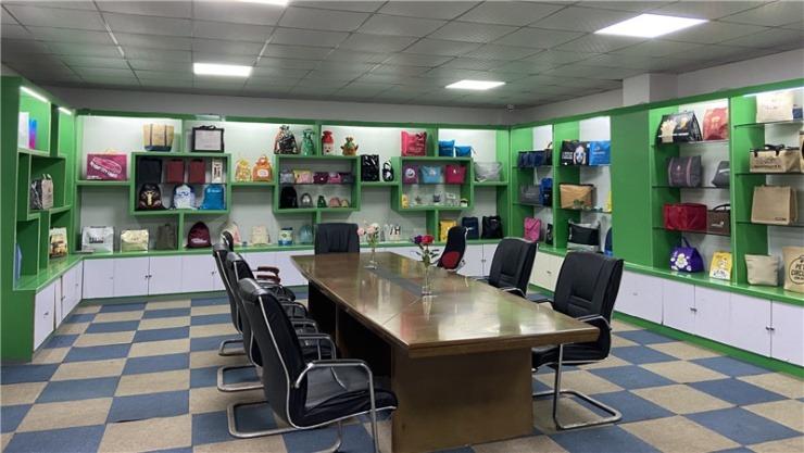 Verified China supplier - Guangzhou Colorful Nonwoven Products Co., Ltd.