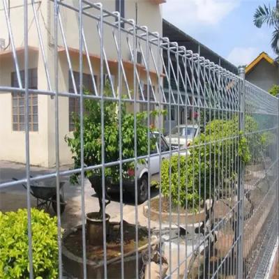 China Easily Assembled Premium Quality Triangle BRC Bending Welded Wire Mesh Fence Roll Top Perimeter Steel Fence for sale