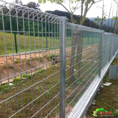 China Easily Assembled Durable Double Loop Wire Fence Roll Top Triangle Bending BRC Welded Wire Mesh Fence for sale