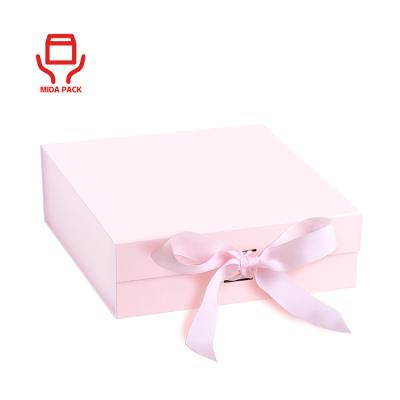 China Reused High Quality Materials Paper Wrapped Gift Box Flap Gift Box Magnetic Jewelry Boxes Big With Ribbon for sale