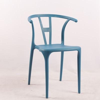 China Durable best selling different colors Scandinavian modern chair in polypropylene outdoor cafe plastic chair for sale