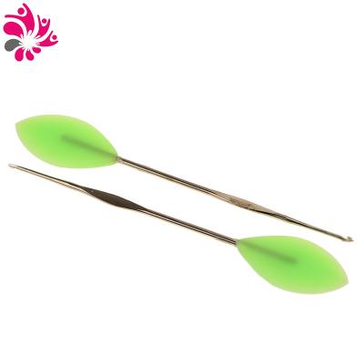 China Barber Silicone Handle Hair Extension Crochet Hook Salon Hairdressing Tool Hook Hook for sale