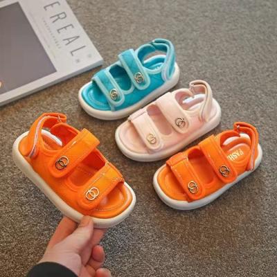 China New Arrival Light Anti Slip Summer Kids Sandals Soft Sole Beach Shoes Candy Color Casual Shoes for sale