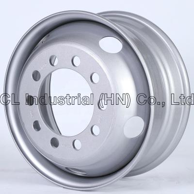 China Steel 22.5 * 8.25 Truck Tubeless Wheel Rims Silver Wheel for sale