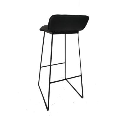 China Simplicity Wood Style Black Seat Bar Stools Metal Umpire Chairs With Seat Stools Bar Chair And Leather Bar Table Set for sale