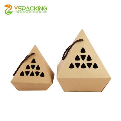 China New Recycled Materials Wedding Party Favor Paper Gift Candy Packing Box Kraft Paper Triangle Gift Boxes With Handle for sale