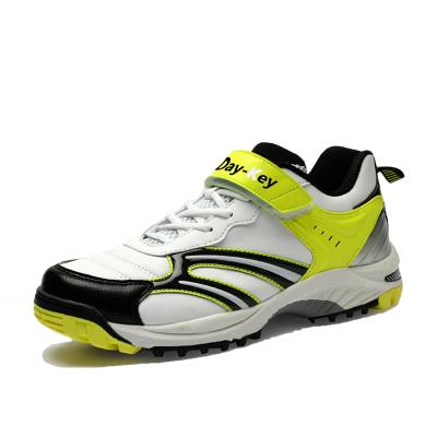 China PVC Green Color Professional Sport Cricket Men Sole Rubber Shoes For Sale for sale