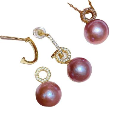 China New fashion waterproof pearl pendants suitable for modern women pearl cheap pendants for sale