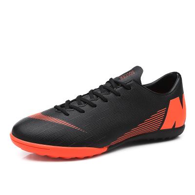 China Hot New Items Rubber Customize Men Boots Soccer Boots Wholesale Soccer Shoes Genuine Soccer Shoes Man for sale