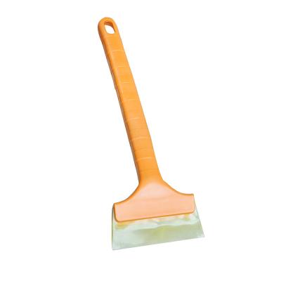 Chine Gommage de raclage de glace pour voiture ABS plastique 33 cm déneigeur Brosse pour nettoyer le pare-brise à vendre