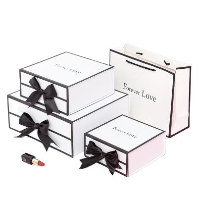 China Flower Packaging Boxes Jewelry Heart Shaped Scarf Christmas Gift Box Recyclable for sale