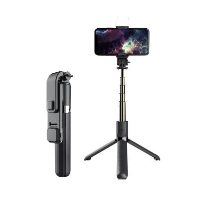 China Cheap Selfie Stick ITRAGO SS-L03S New Tripod For Smartphone Selfie Stick With Fill Light for sale